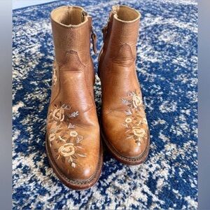 Shyanne Brown Embroidered Ankle Boots – Women’s Size 7.5